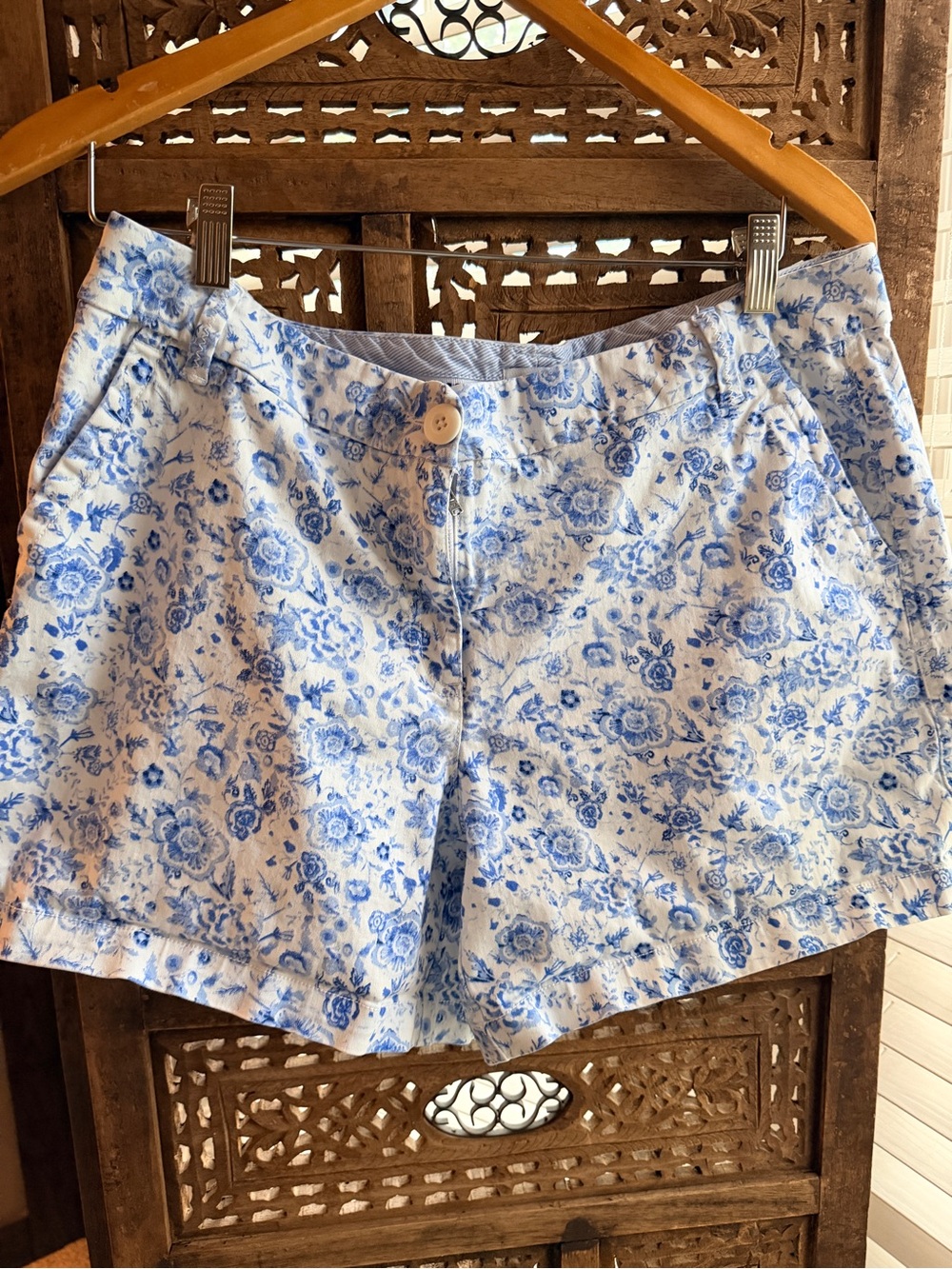 crown & ivy White and Blue Floral Cotton Shorts